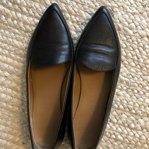 Everlane Black Pointed Toe Flat Loafer in Black